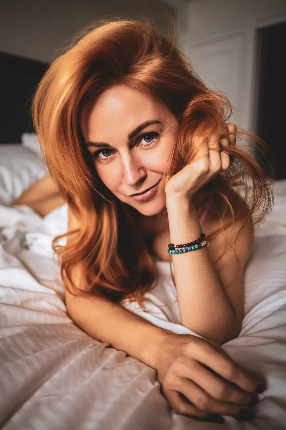 Side portrait with red hair - Anteros Boudoir Zürich.